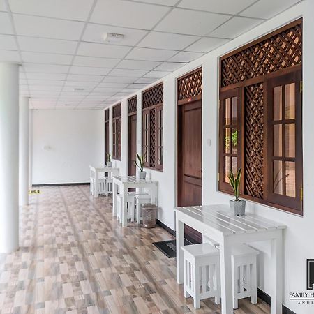 Family Holiday Resort Anuradhapura Exteriör bild