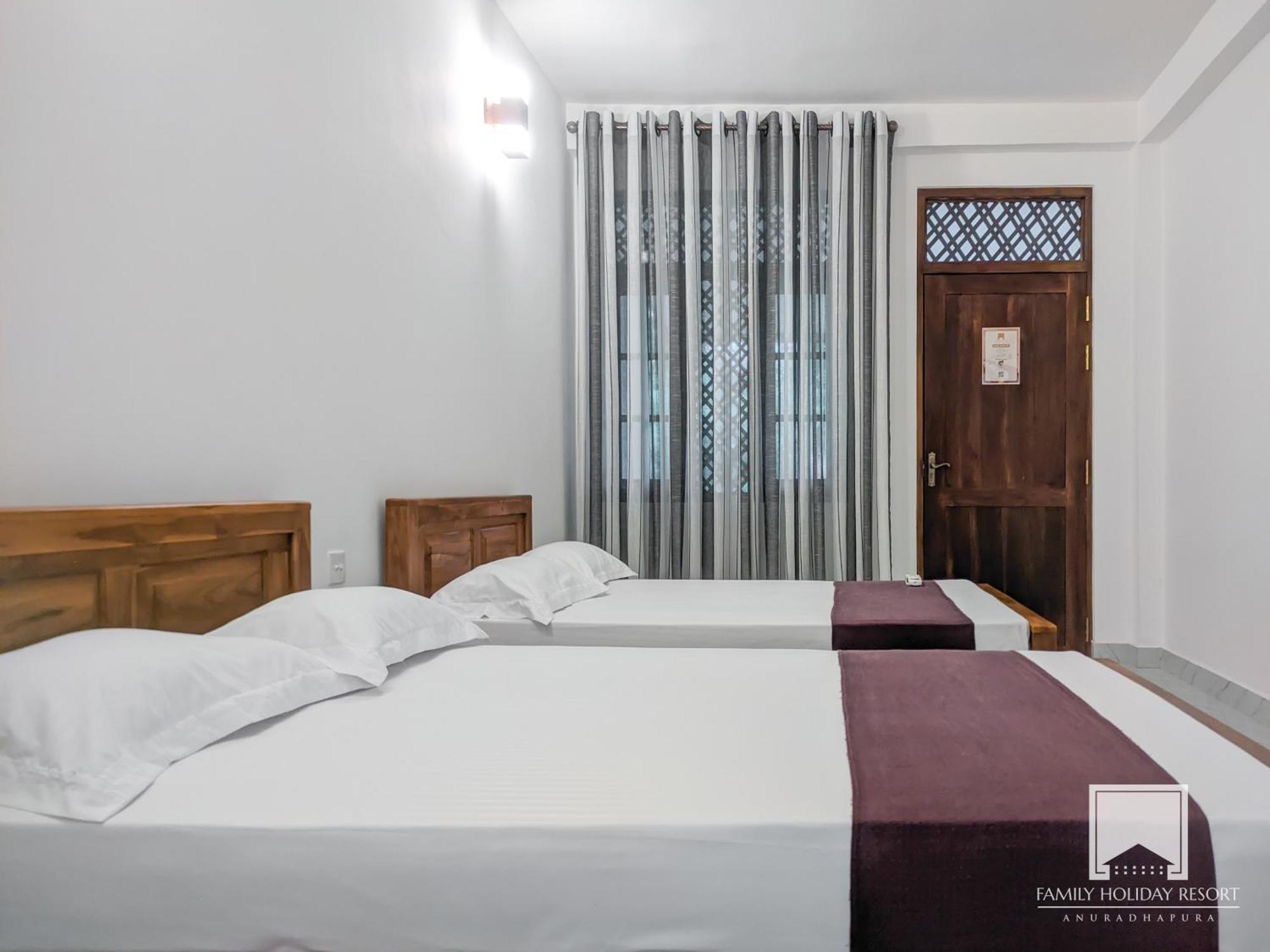 Family Holiday Resort Anuradhapura Exteriör bild