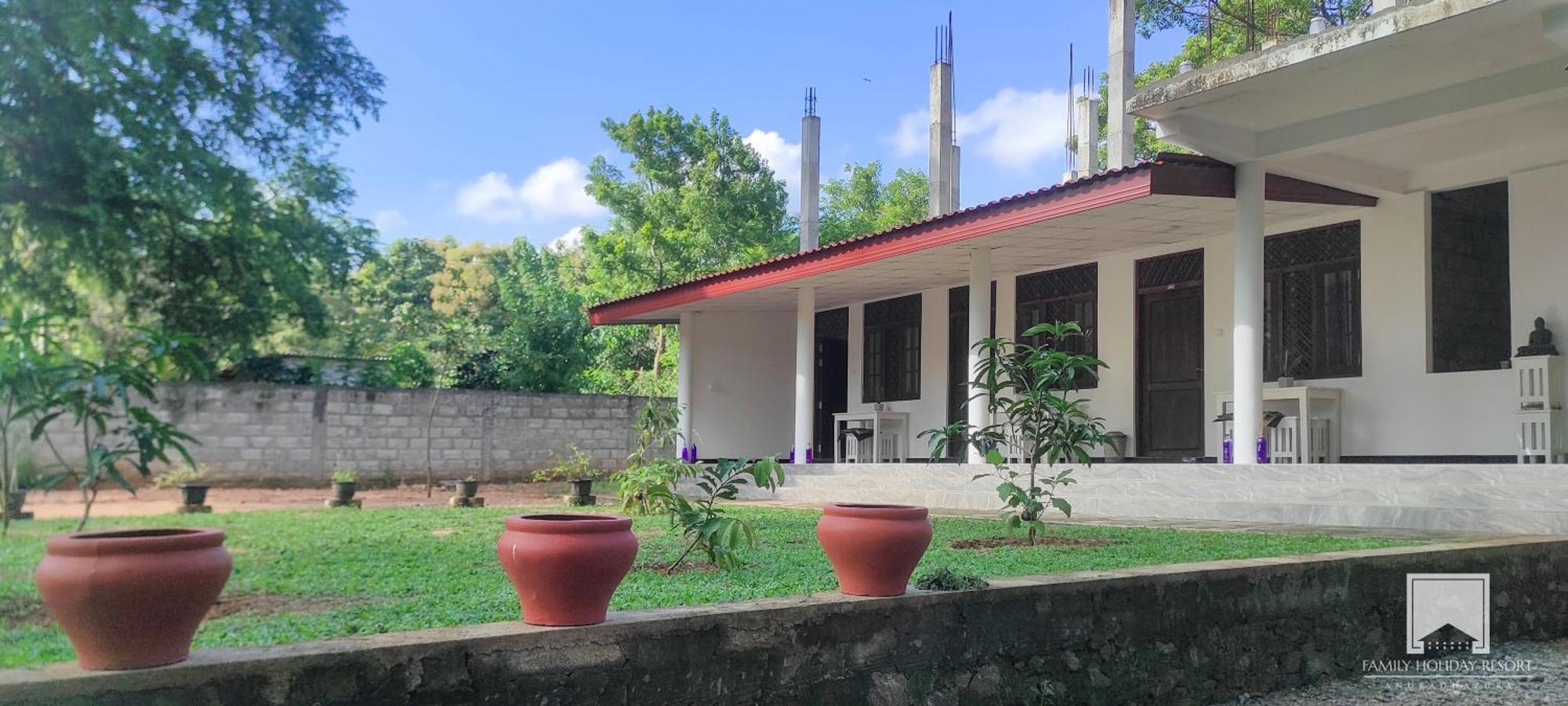 Family Holiday Resort Anuradhapura Exteriör bild